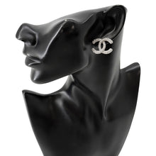 Load image into Gallery viewer, CHANEL Métiers d'Art CC Logo Rhinestone EarringsABH770 Metal Rhinestone