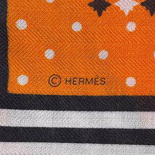 将图像加载到图库查看器中,HERMES Giant Square Horsewear/Bandana COUVERTURES ET TENUES DE JOUR BANDANA Size 140 Orange/Black/Blanc Cashmere70% Silk30%