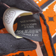 将图像加载到图库查看器中,HERMES Giant Square Horsewear/Bandana COUVERTURES ET TENUES DE JOUR BANDANA Size 140 Orange/Black/Blanc Cashmere70% Silk30%