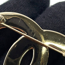 将图像加载到图库查看器中,CHANEL CC Logo Brooch White Metal