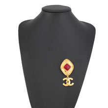 将图像加载到图库查看器中,CHANEL Gripoa CC LogoBrooch Gold/Red Metal color Stone