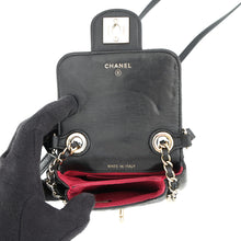 将图像加载到图库查看器中,CHANEL Matelasse phone case Black Lambskin