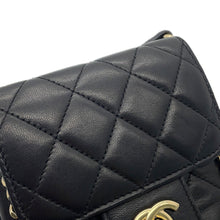 将图像加载到图库查看器中,CHANEL Matelasse phone case Black Lambskin