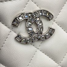 Load image into Gallery viewer, CHANEL Matelasse CC Logo Card Case WhiteAP3990 Lambskin/Rhinestone
