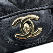 Load image into Gallery viewer, CHANEL Chevron ChainShoulder Bag BlackA35200 Lambskin Size 18