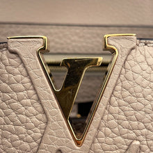 将图像加载到图库查看器中,LOUIS VUITTON Capucines BeigeM24736 Taurillon Leather Size BB