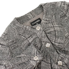 将图像加载到图库查看器中,CHANEL COCO Button Collarless Frill Jacket Size 34 Gray/White/BlackP60828-V46259-MF840 Wool43% Cotton32% Polyamide15% Silk10%