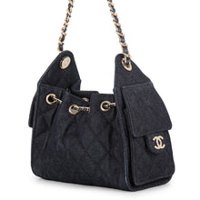 将图像加载到图库查看器中,CHANEL CHANEL25 ChainShoulder Bag BlackAS5631 Denim Size Mini