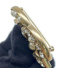 Load image into Gallery viewer, CHANEL CC Logo PearlBrooch Champagne GoldA85331 Metal Faux Pearl Rhinestone