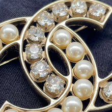 Load image into Gallery viewer, CHANEL CC Logo PearlBrooch Champagne GoldA85331 Metal Faux Pearl Rhinestone
