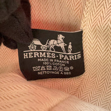 Load image into Gallery viewer, HERMES Brid a Black Hibiscus Canvas Size GM