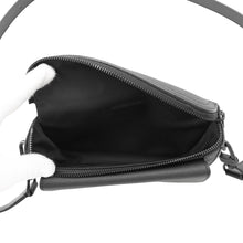 将图像加载到图库查看器中,LOUIS VUITTON LV Aerogram Pilot Wearable Wallet NoirM83563 Leather LV Aerogram
