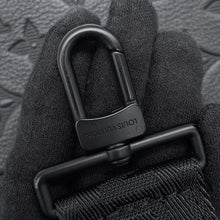 将图像加载到图库查看器中,LOUIS VUITTON Gaston Wearable Wallet NoirM81115 Monogram Shadow