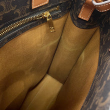 Load image into Gallery viewer, CELINE Vertical hippopotamus Brown191542BZK PVC Leather Size Small