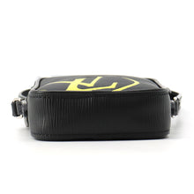 将图像加载到图库查看器中,LOUIS VUITTON Danube LV Circle NoirM55120 Epi Leather Size PM
