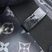 将图像加载到图库查看器中,LOUIS VUITTON Discovery・Bumbag NoirM44444 Monogram / Galaxy