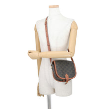 Load image into Gallery viewer, CELINE Medium Folco Triomphe Shoulder Tan191502BZJ04LU PVC Leather