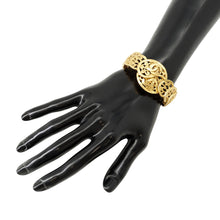 将图像加载到图库查看器中,CHANEL CC Logo Bracelet Gold Metal