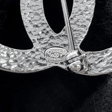Load image into Gallery viewer, CHANEL CC Logo Brooch Silver/White Metal Faux Pearl