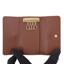 将图像加载到图库查看器中,LOUIS VUITTON Multicles4 Key Case BrownM69517 Monogram