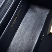 将图像加载到图库查看器中,CHANEL Mini Classic Handbag BlackA35200 Lambskin Size Mini