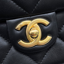 将图像加载到图库查看器中,CHANEL Mini Matelasse Pearl Chainshoulder Bag BlackAS2855 Lambskin