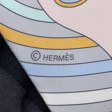 将图像加载到图库查看器中,HERMES Twilly Flying Carre Carres Volants Gris Perle/Rose Pearl Silk100%