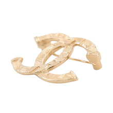 将图像加载到图库查看器中,CHANEL CC Logo Brooch GoldABB103 Metal