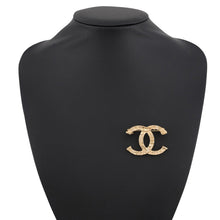 将图像加载到图库查看器中,CHANEL CC Logo Brooch GoldABB103 Metal