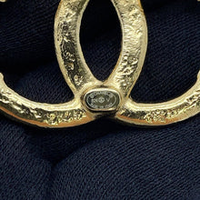 将图像加载到图库查看器中,CHANEL CC Logo Brooch GoldABB103 Metal