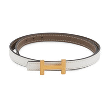 将图像加载到图库查看器中,HERMES Mini Constance Reversible H-Belt Size 65 Etoupe/White Epsom Swift Leather