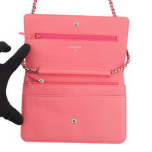 将图像加载到图库查看器中,CHANEL Classic Chain Wallet Pink Leather