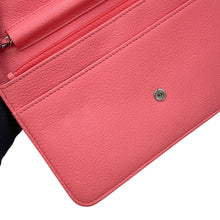 将图像加载到图库查看器中,CHANEL Classic Chain Wallet Pink Leather