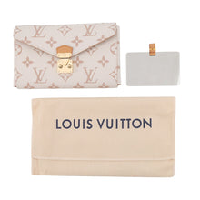 Load image into Gallery viewer, LOUIS VUITTON Lip & Eye Brush Set BeigeLBC012 Monogram・Dune