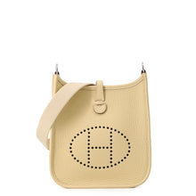 Load image into Gallery viewer, HERMES Evelyne Shorts Amazon Vanille Taurillon Clemence Size TPM