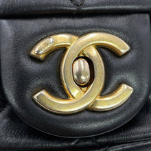 将图像加载到图库查看器中,CHANEL Matelasse Pearl ChainShoulder Bag BlackAS2210-B04443-94305 Lambskin Faux Pearl