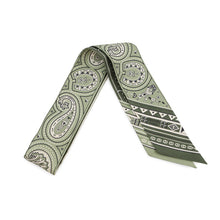 将图像加载到图库查看器中,HERMES Twilly Cheval de Coeur Bandana Roden/Khaki/Cream Silk100%