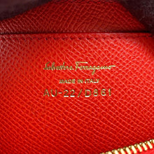 将图像加载到图库查看器中，Ferragamo Vara Ribbon Shoulder Bag Red Leather
