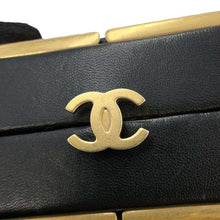 将图像加载到图库查看器中，CHANEL Chain Shoulder Bag Gold/Black Lambskin Metal
