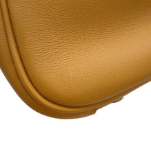 Load image into Gallery viewer, HERMES Lindy Verso Sesame/Blue Brume Swift Leather Size 26
