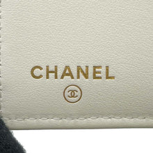 将图像加载到图库查看器中，CHANEL Matelasse Classic Tri-Fold Compact Wallet WhiteAP3397 Caviar Leather
