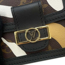 Load image into Gallery viewer, LOUIS VUITTON Bumbag・Dauphine NoirM69086 Monogram League of Legends Size BB
