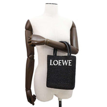 将图像加载到图库查看器中，LOEWE Standard A5 Tote Bag Black/WhiteA563S30X09 Raffia
