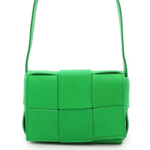 将图像加载到图库查看器中，Bottega Veneta Candy Cassette Shoulder Bag Green666688 Lambskin
