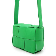 将图像加载到图库查看器中，Bottega Veneta Candy Cassette Shoulder Bag Green666688 Lambskin
