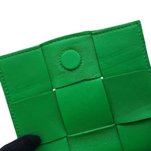 将图像加载到图库查看器中，Bottega Veneta Candy Cassette Shoulder Bag Green666688 Lambskin
