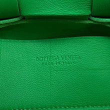 将图像加载到图库查看器中，Bottega Veneta Candy Cassette Shoulder Bag Green666688 Lambskin
