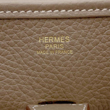 将图像加载到图库查看器中，HERMES Evelyne3 Etoupe Taurillon Clemence Size PM
