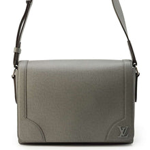 将图像加载到图库查看器中，LOUIS VUITTON new flap messenger GrisM30808 Taiga Leather
