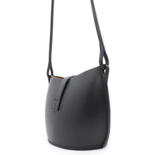 将图像加载到图库查看器中，LOEWE Molded Bucket Shoulder Bag BlackA546Z49X01 Leather
